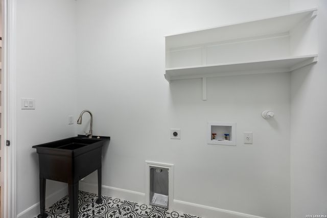 8227 OLD AUSTIN ROAD, Selma, TX 78154