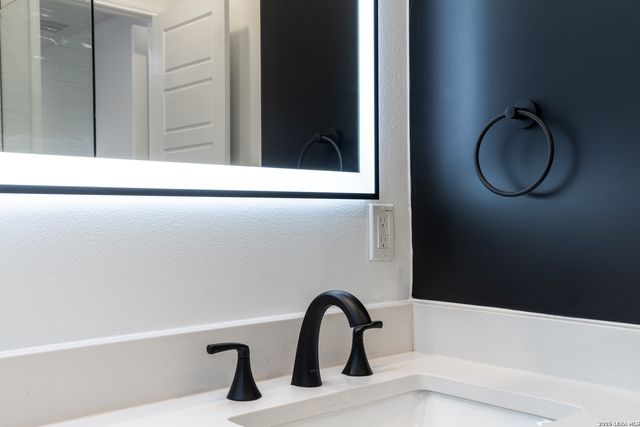 8227 OLD AUSTIN ROAD, Selma, TX 78154