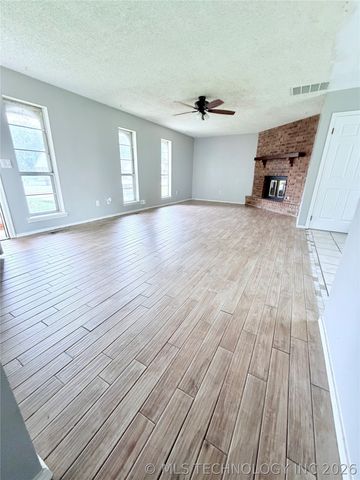 14515 Mockingbird Lane, Sand Springs, OK 74063