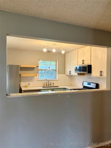 14515 Mockingbird Lane, Sand Springs, OK 74063