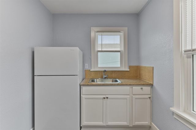 909 28th Street, Galveston, TX 77550