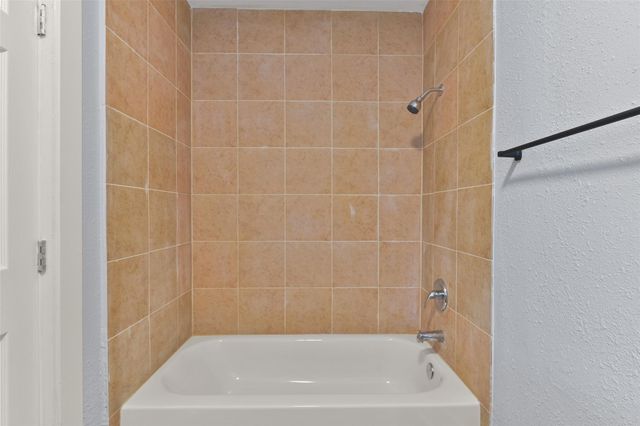 909 28th Street, Galveston, TX 77550