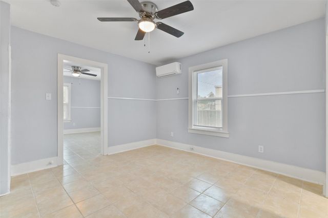 909 28th Street, Galveston, TX 77550