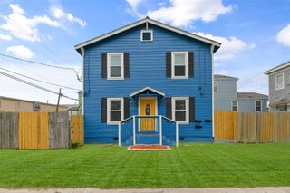 909 28th Street, Galveston, TX 77550