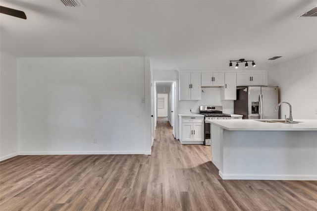 4926 Dollar Reef Drive, Bacliff, TX 77518