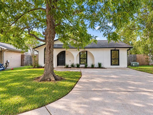 4926 Dollar Reef Drive, Bacliff, TX 77518