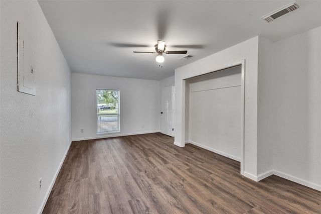 4926 Dollar Reef Drive, Bacliff, TX 77518