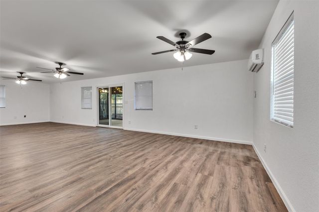 4926 Dollar Reef Drive, Bacliff, TX 77518