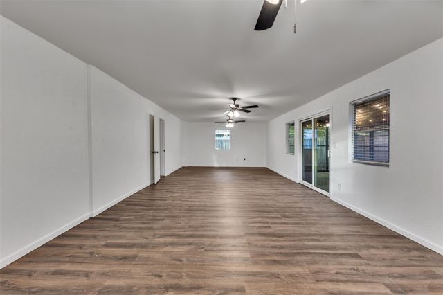 4926 Dollar Reef Drive, Bacliff, TX 77518