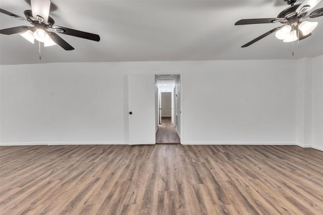 4926 Dollar Reef Drive, Bacliff, TX 77518