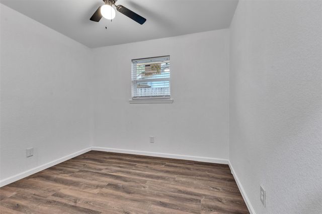 4926 Dollar Reef Drive, Bacliff, TX 77518