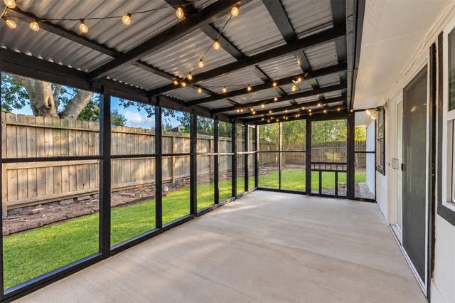 4926 Dollar Reef Drive, Bacliff, TX 77518