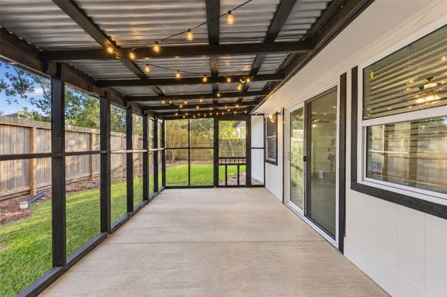 4926 Dollar Reef Drive, Bacliff, TX 77518