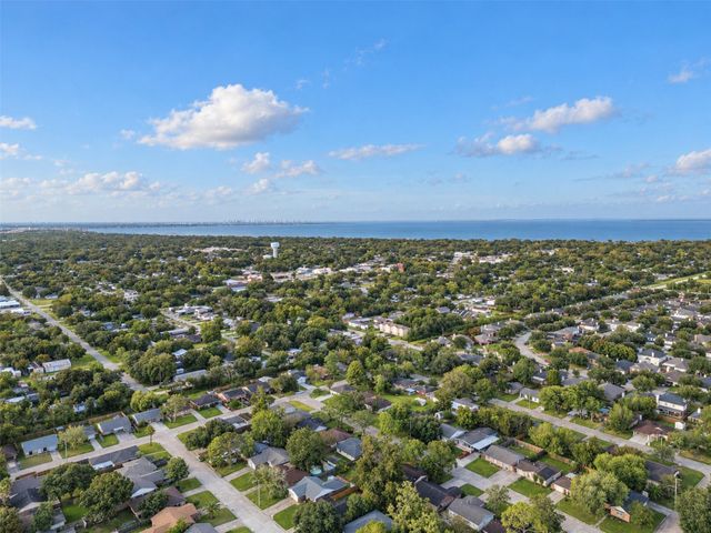 4926 Dollar Reef Drive, Bacliff, TX 77518