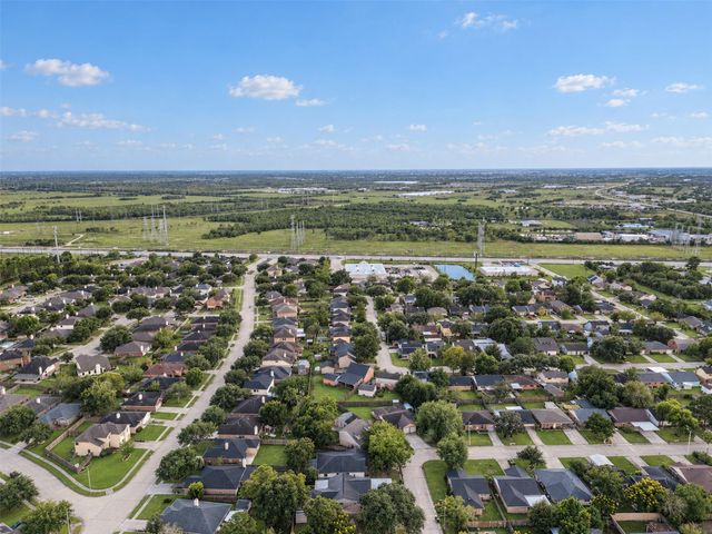 4926 Dollar Reef Drive, Bacliff, TX 77518