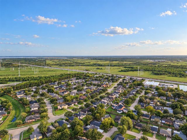 4926 Dollar Reef Drive, Bacliff, TX 77518