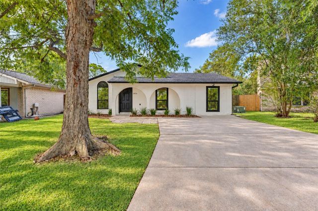 4926 Dollar Reef Drive, Bacliff, TX 77518
