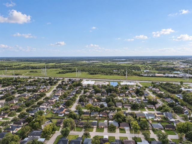 4926 Dollar Reef Drive, Bacliff, TX 77518