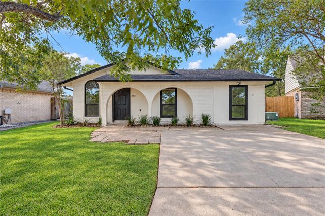 4926 Dollar Reef Drive, Bacliff, TX 77518