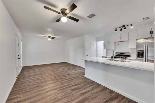 4926 Dollar Reef Drive, Bacliff, TX 77518