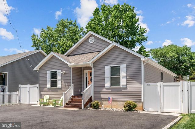 127 3RD ST, Colonial Beach, VA 22443