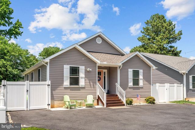 127 3RD ST, Colonial Beach, VA 22443