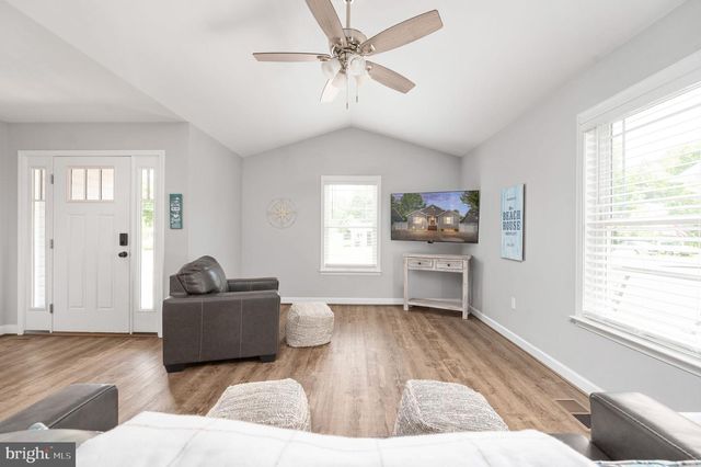 127 3RD ST, Colonial Beach, VA 22443