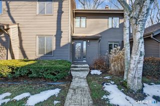 223 Flanders Road APT 5, East Lyme, CT 06357