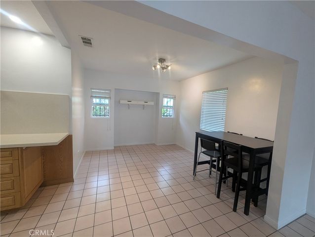 1447 W 37th Place W, Los Angeles, CA 90018