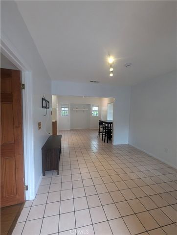 1447 W 37th Place W, Los Angeles, CA 90018