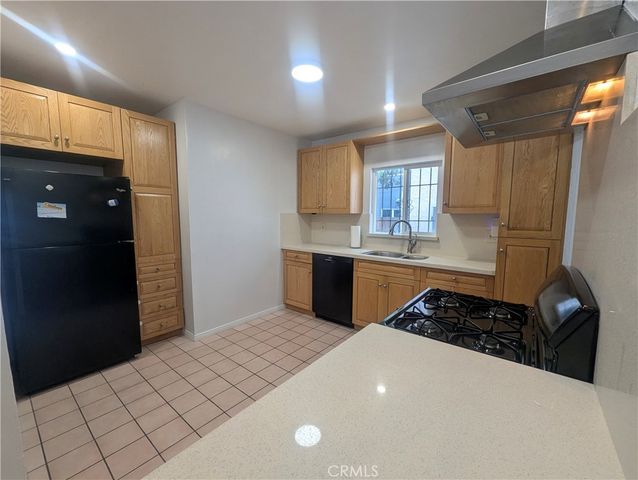 1447 W 37th Place W, Los Angeles, CA 90018