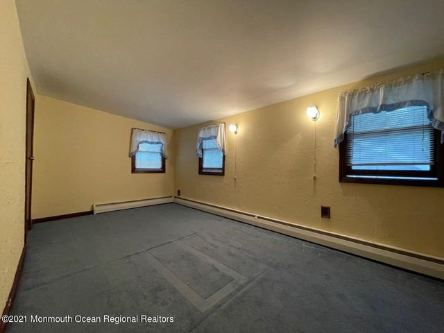 39 Lincoln Court, Keansburg, NJ 07734