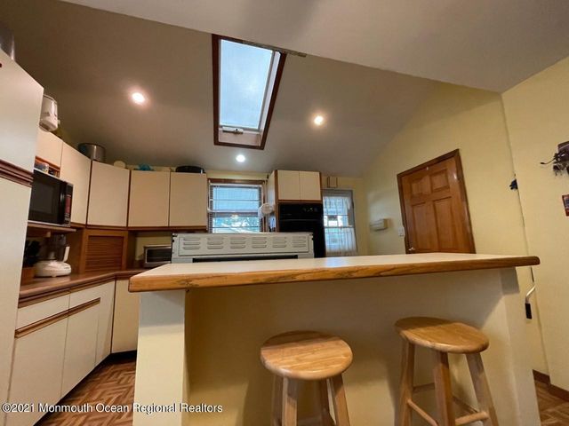 39 Lincoln Court, Keansburg, NJ 07734