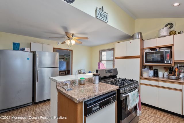 39 Lincoln Court, Keansburg, NJ 07734