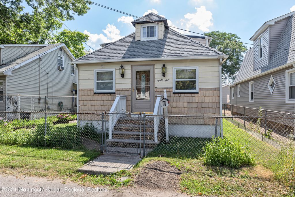 39 Lincoln Court, Keansburg, NJ 07734