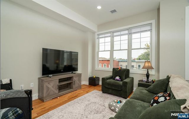 40 Wright Avenue, Jersey City, NJ 07306