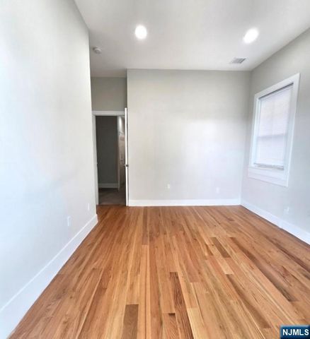 40 Wright Avenue, Jersey City, NJ 07306