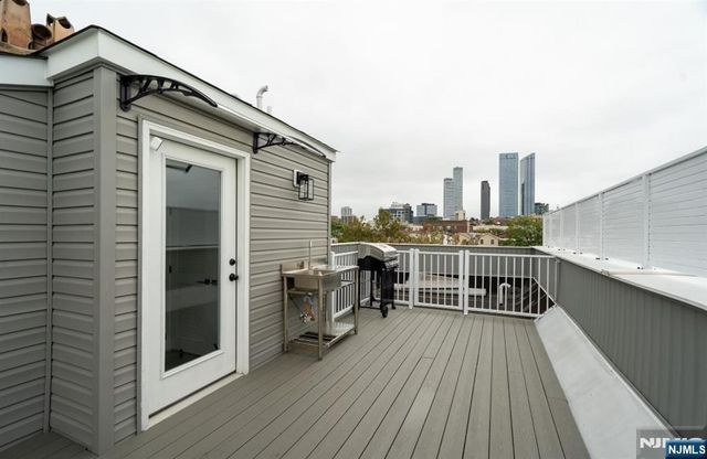 40 Wright Avenue, Jersey City, NJ 07306