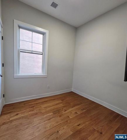 40 Wright Avenue, Jersey City, NJ 07306