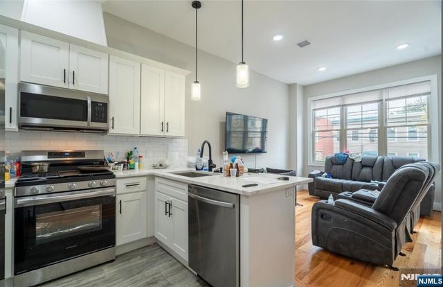 40 Wright Avenue, Jersey City, NJ 07306