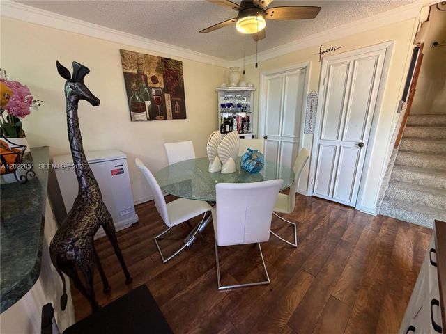 964 Springdale Circle, Palm Springs, FL 33461