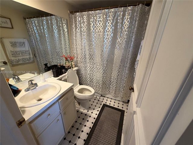 964 Springdale Circle, Palm Springs, FL 33461
