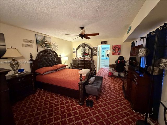 964 Springdale Circle, Palm Springs, FL 33461