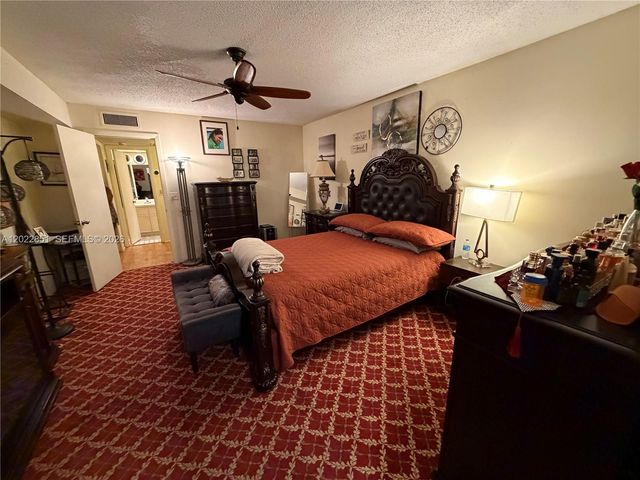 964 Springdale Circle, Palm Springs, FL 33461