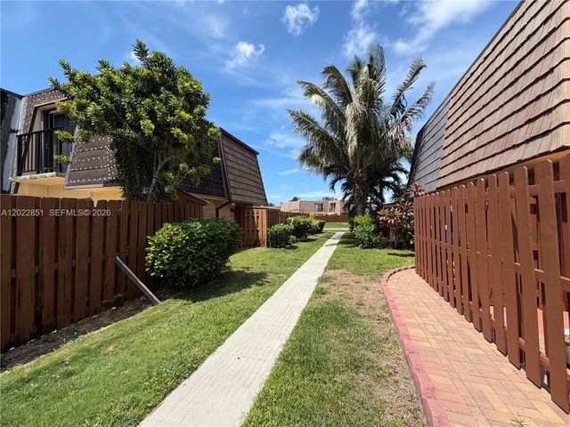 964 Springdale Circle, Palm Springs, FL 33461