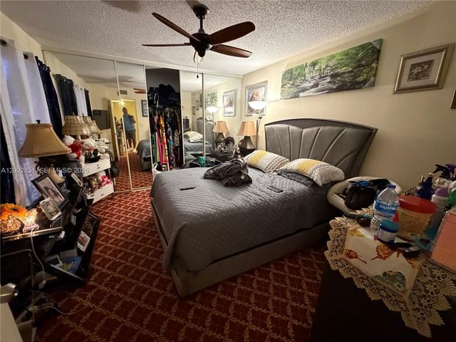 964 Springdale Circle, Palm Springs, FL 33461