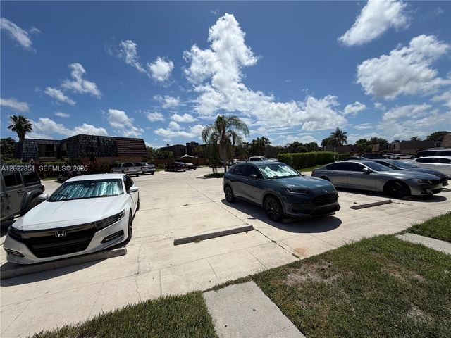 964 Springdale Circle, Palm Springs, FL 33461