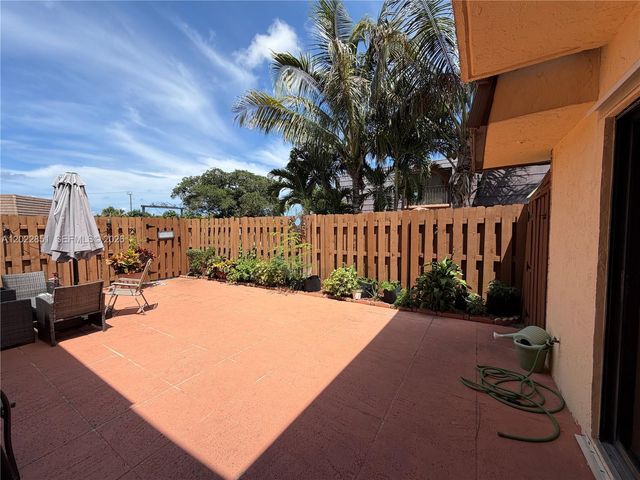 964 Springdale Circle, Palm Springs, FL 33461