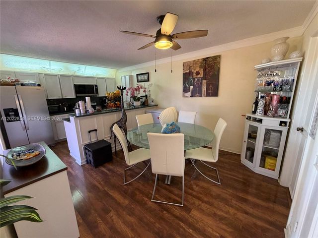 964 Springdale Circle, Palm Springs, FL 33461