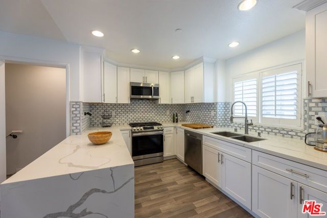 7301 W Manchester Avenue 106, Los Angeles, CA 90045